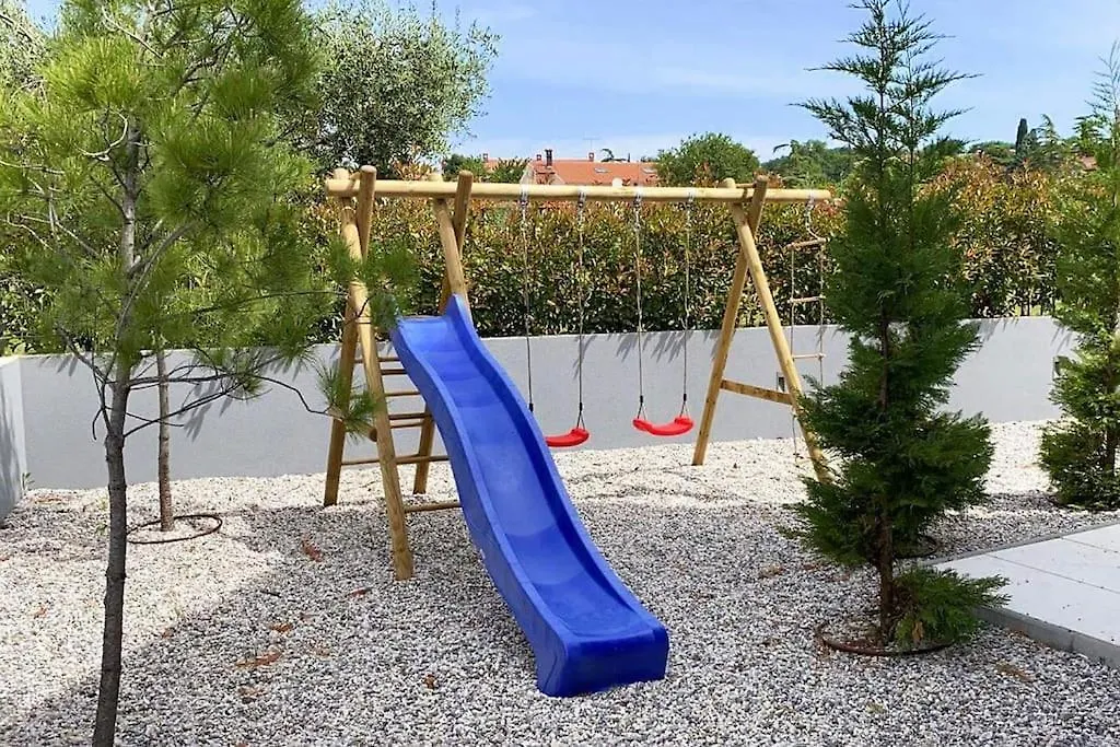 Villa Birdhouse Labinci