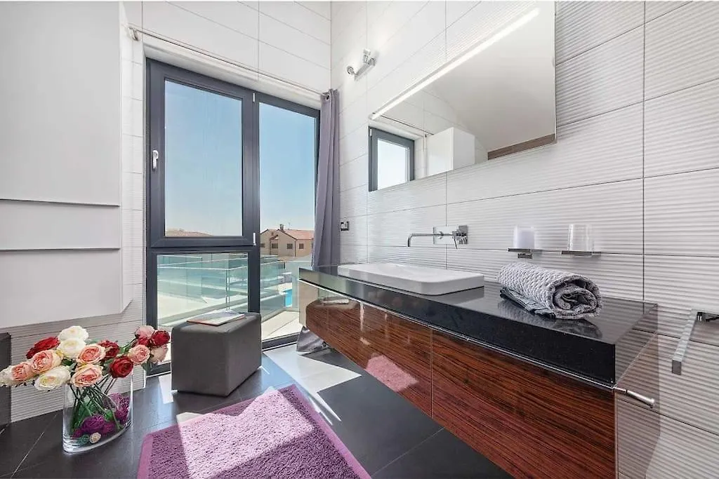 Villa Birdhouse Labinci