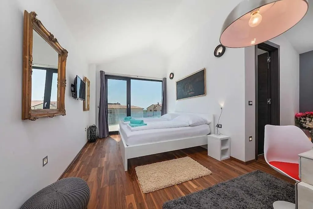 Villa Birdhouse Labinci